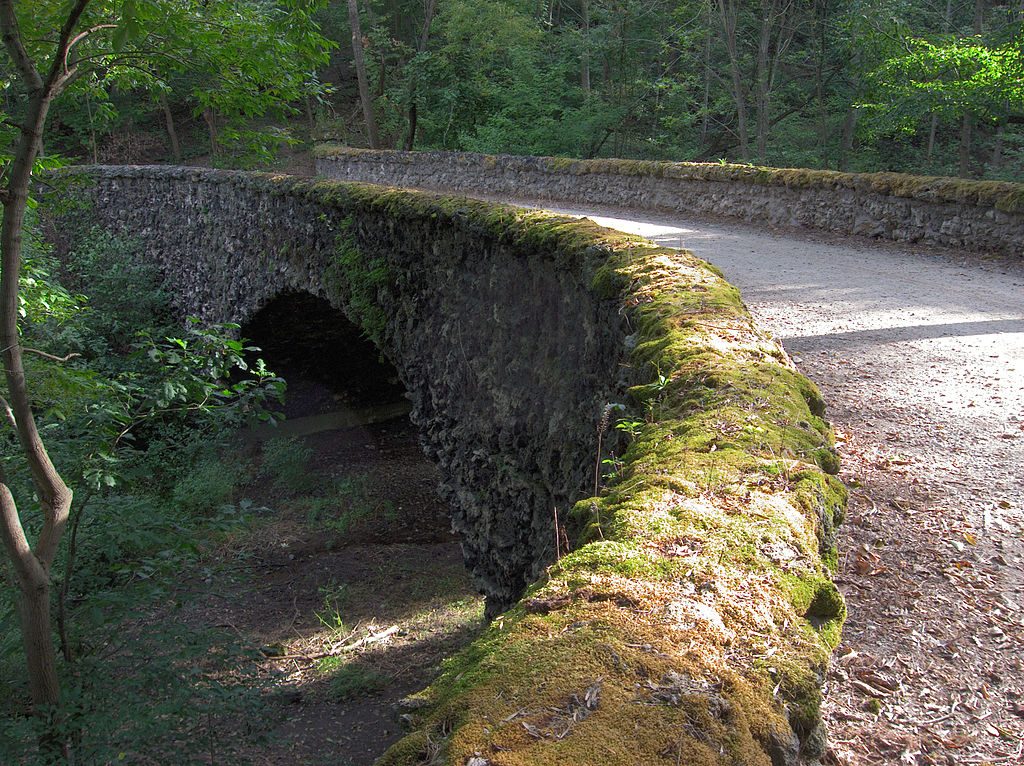 Tufa_Bridge,_Schenley_Park,_2015-09-19,_02