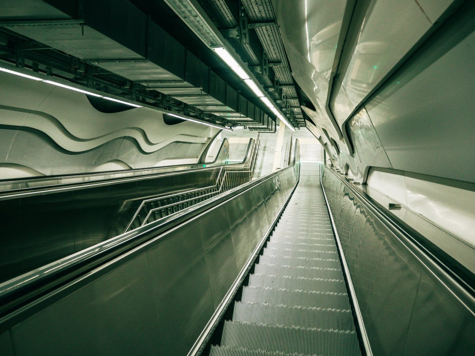 an empty escalator
